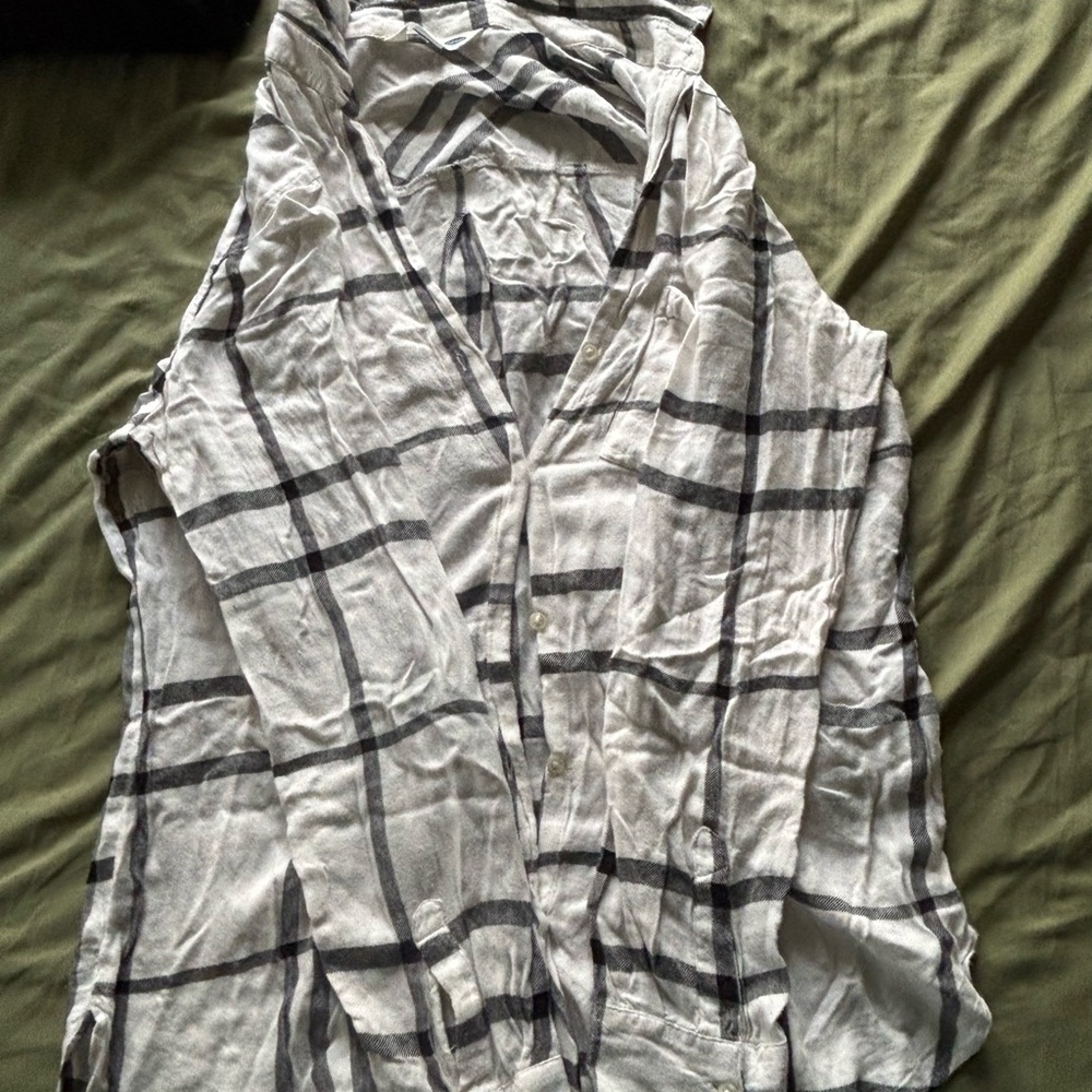 Old Navy Black and White Plaid Button Down Shirt
